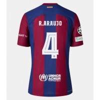 Camisa de Futebol Barcelona Ronald Araujo #4 Equipamento Principal 2023-24 Manga Curta